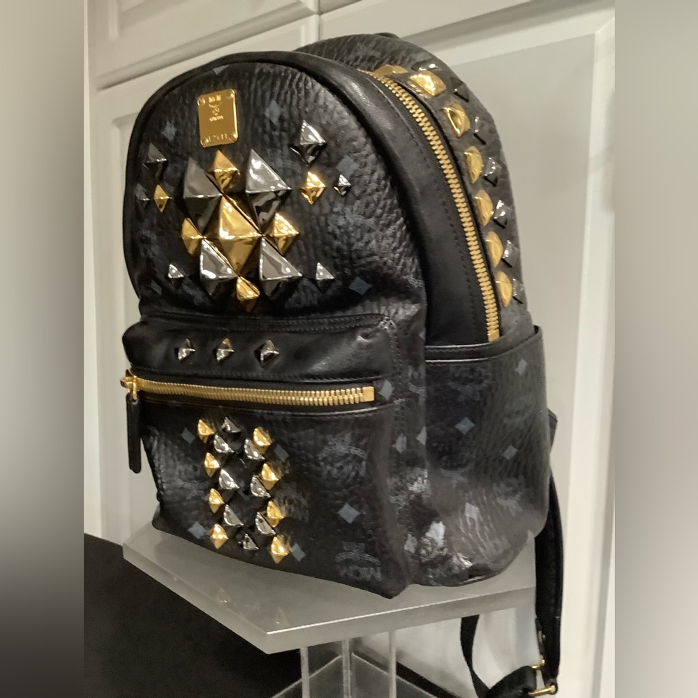 💙💙💙MCM Black Large Backpack, Silver & Gold Studs & Card Holder Combo